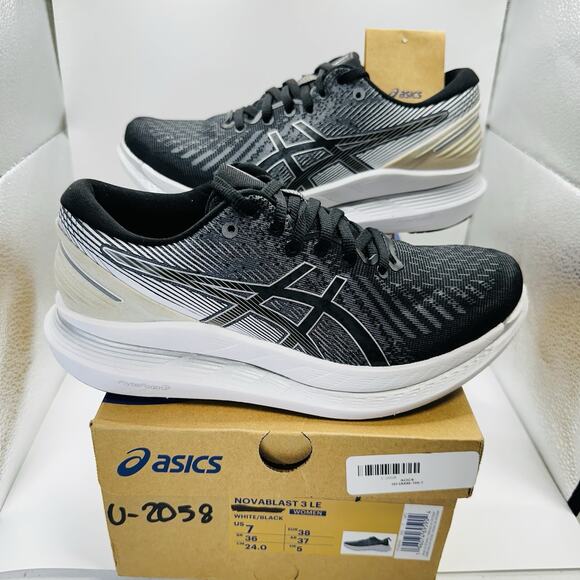 Size 7 - Asics GlideRide 2 Black White Womens’s Running Shoe - Picture 1 of 8